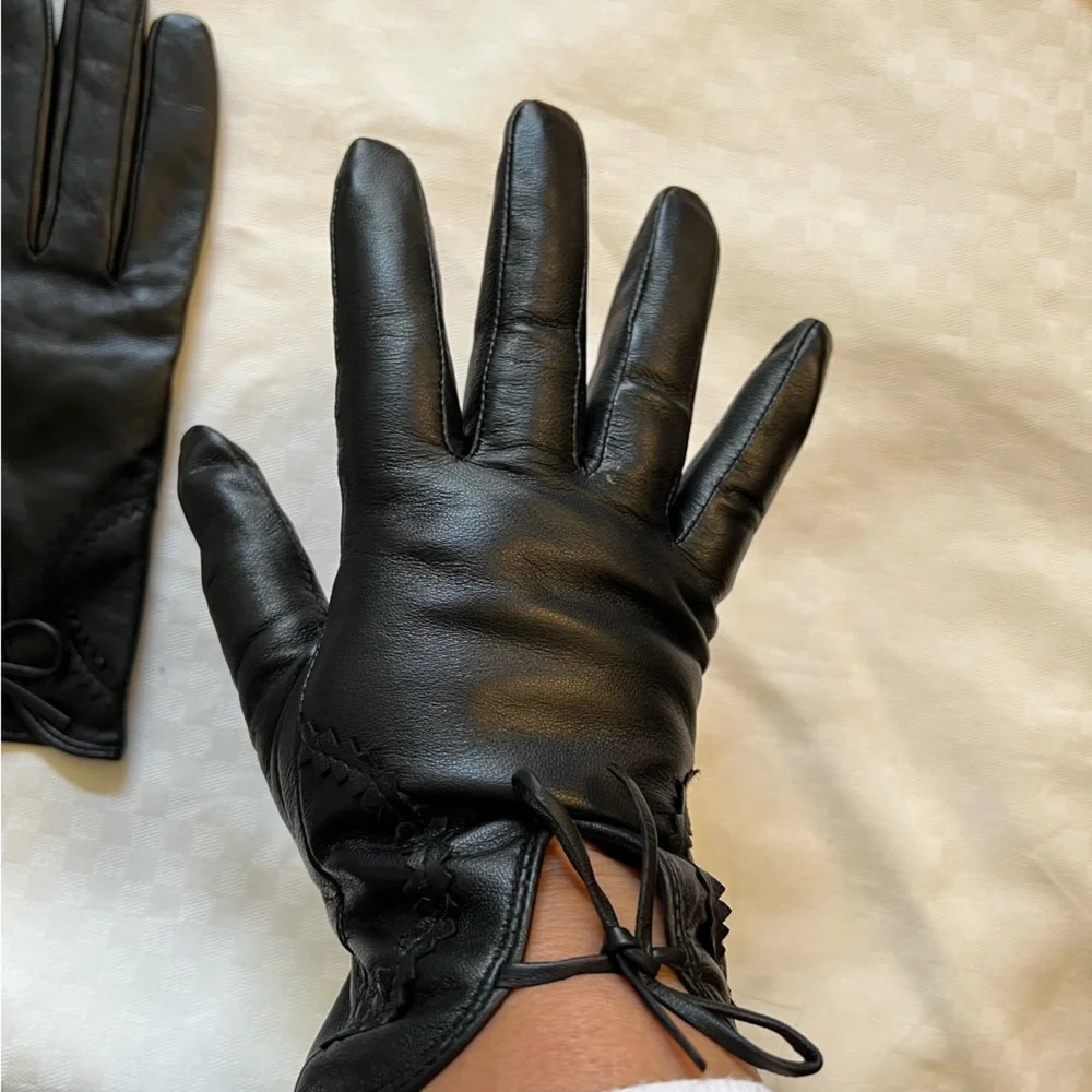 Merona Black Leather Preppy Gloves